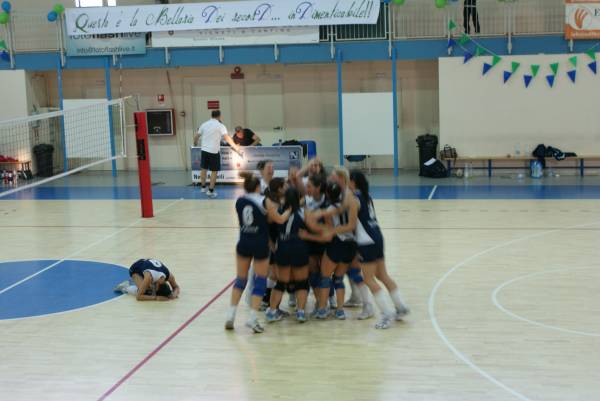 pallavolo pontedera bellaria festeggia la promozione in serie D